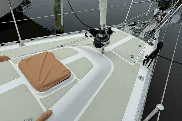 Hylas 46 Center Cockpit Yacht For Sale