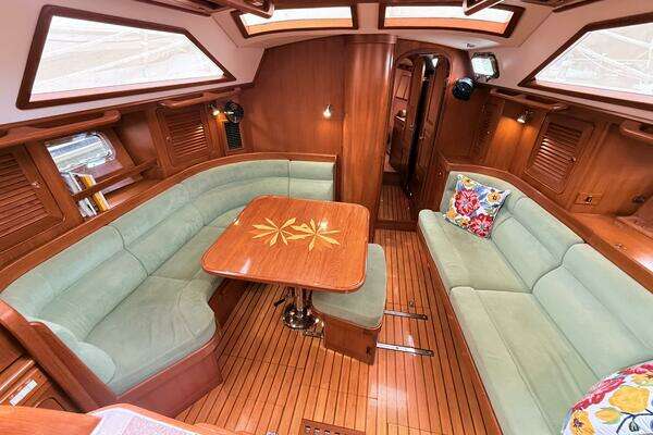 Hylas 46 Center Cockpit Yacht For Sale