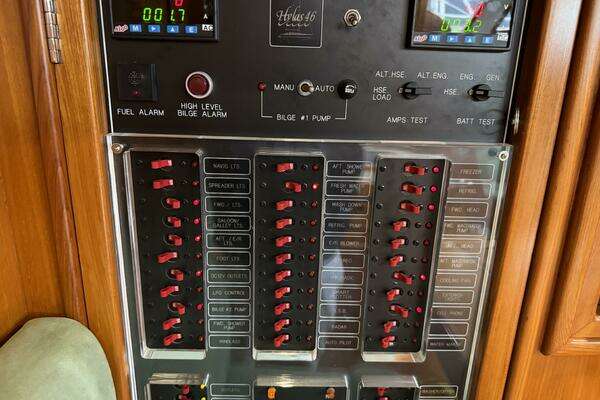 Hylas 46 Center Cockpit Yacht For Sale