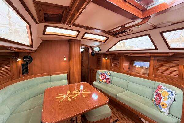 Hylas 46 Center Cockpit Yacht For Sale