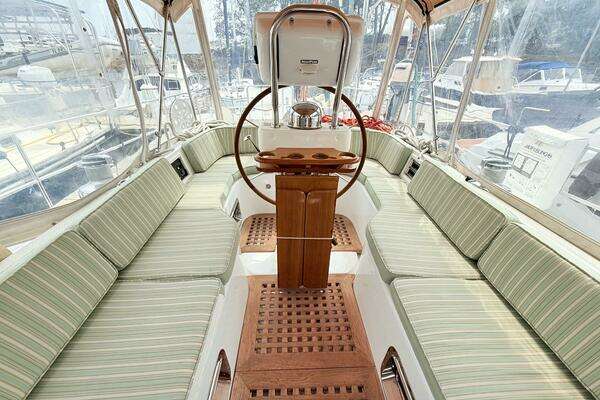 Hylas 46 Center Cockpit Yacht For Sale