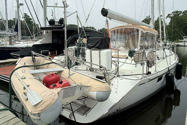 Hylas 46 Center Cockpit Yacht For Sale