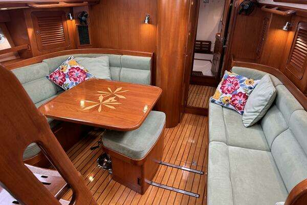 Hylas 46 Center Cockpit Yacht For Sale
