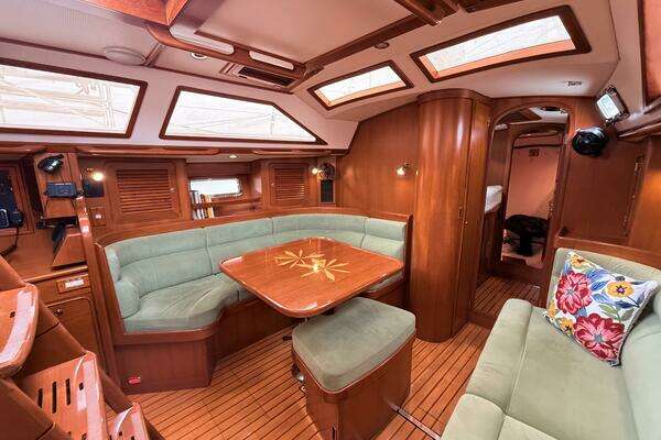 Hylas 46 Center Cockpit Yacht For Sale
