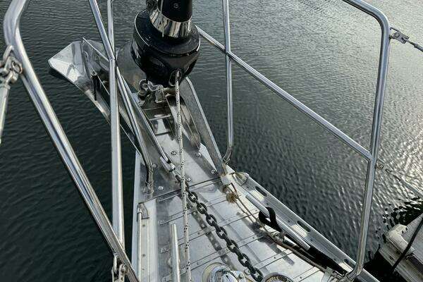 Hylas 46 Center Cockpit Yacht For Sale