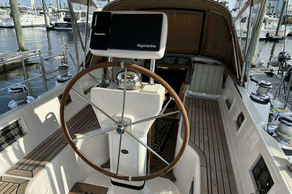 Hylas 46 Center Cockpit Yacht For Sale