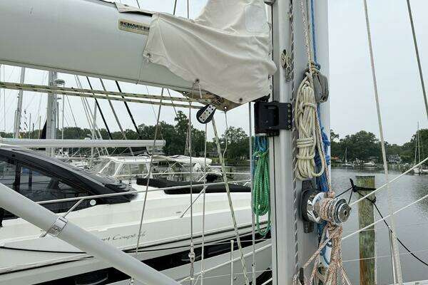 Hylas 46 Center Cockpit Yacht For Sale