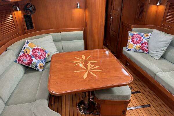 Hylas 46 Center Cockpit Yacht For Sale
