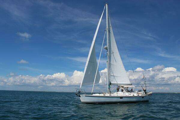 Photo of the 2008 Hylas 46 Center Cockpit