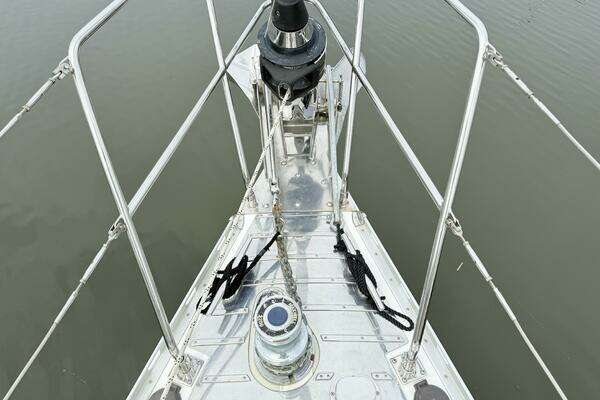 Hylas 46 Center Cockpit Yacht For Sale