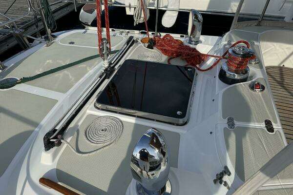 Hylas 46 Center Cockpit Yacht For Sale