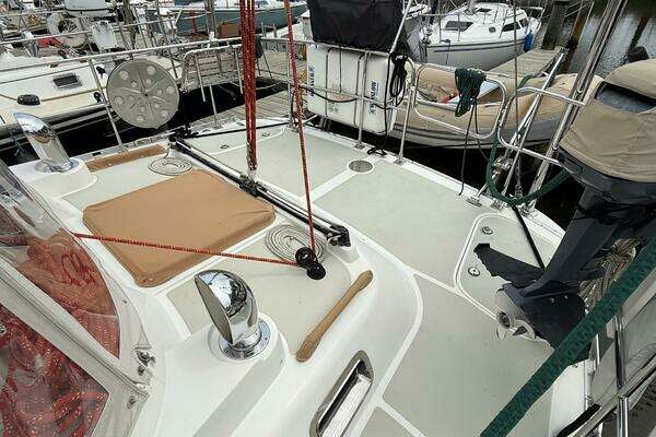 Hylas 46 Center Cockpit Yacht For Sale