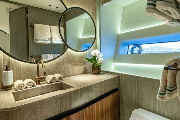 Overmarine  Yacht For Sale