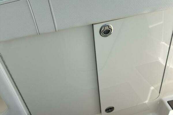 Sea Ray 320 OB Yacht For Sale
