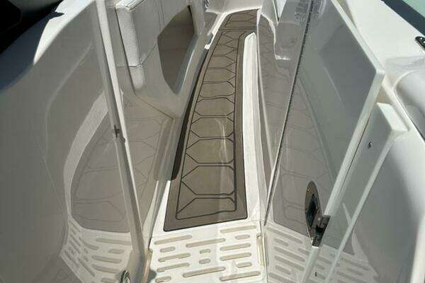 Sea Ray 320 OB Yacht For Sale