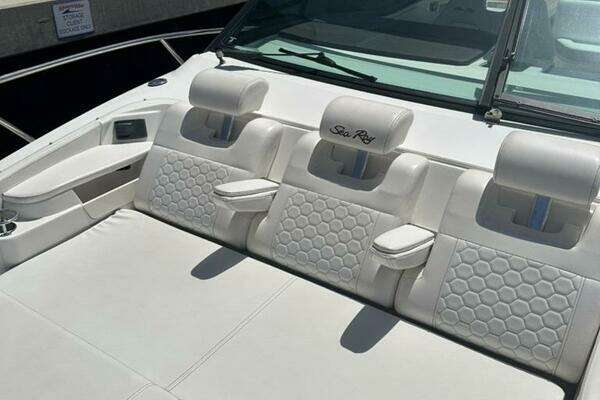 Sea Ray 320 OB Yacht For Sale