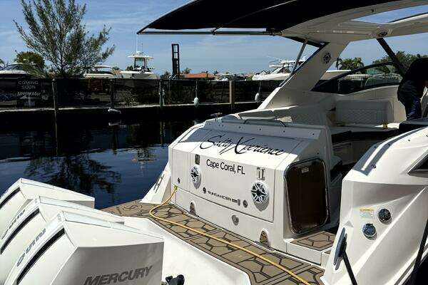 Sea Ray 320 OB Yacht For Sale
