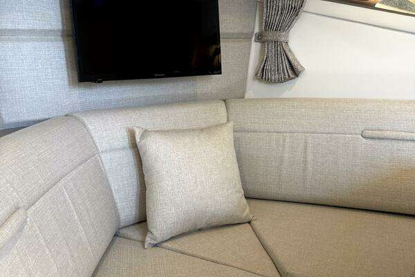 Sea Ray 320 OB Yacht For Sale
