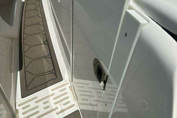 Sea Ray 320 OB Yacht For Sale