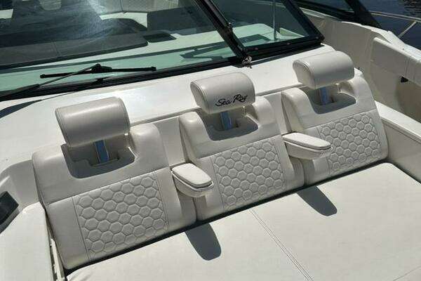 Sea Ray 320 OB Yacht For Sale