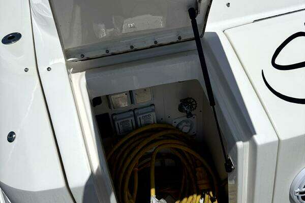 Sea Ray 320 OB Yacht For Sale
