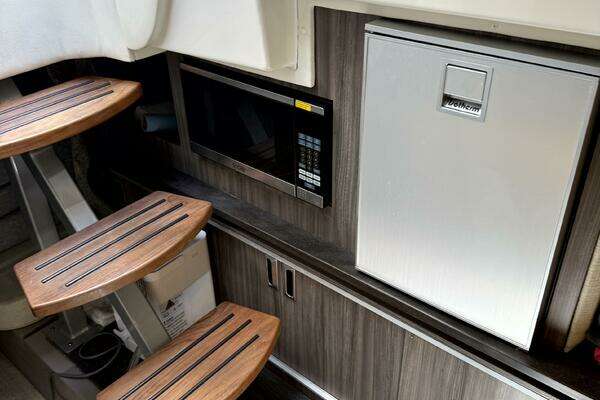 Sea Ray 320 OB Yacht For Sale