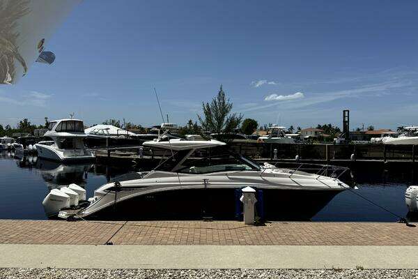 Sea Ray 320 OB Yacht For Sale