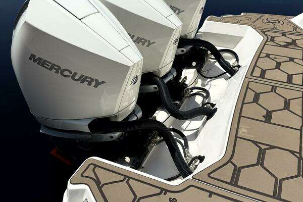 Sea Ray 320 OB Yacht For Sale