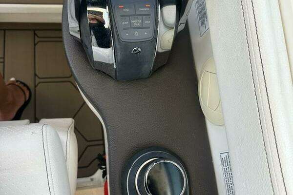 Sea Ray 320 OB Yacht For Sale