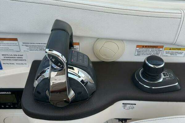 Sea Ray 320 OB Yacht For Sale