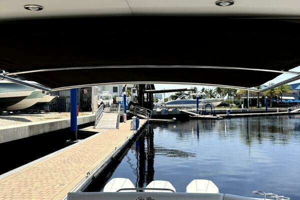 Sea Ray 320 OB Yacht For Sale