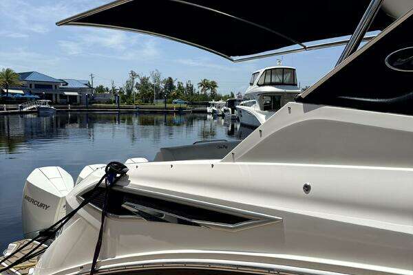 Sea Ray 320 OB Yacht For Sale
