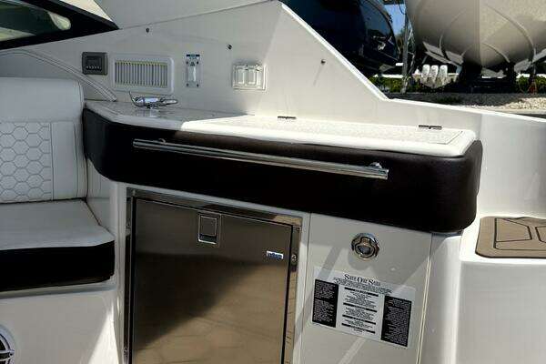 Sea Ray 320 OB Yacht For Sale