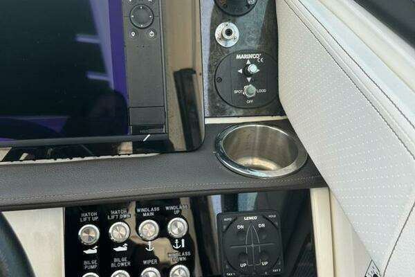 Sea Ray 320 OB Yacht For Sale