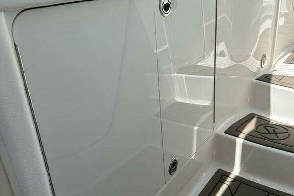 Sea Ray 320 OB Yacht For Sale
