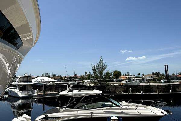 Sea Ray 320 OB Yacht For Sale