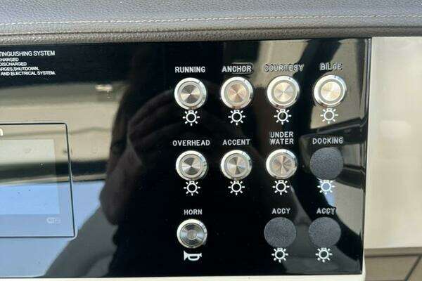 Sea Ray 320 OB Yacht For Sale