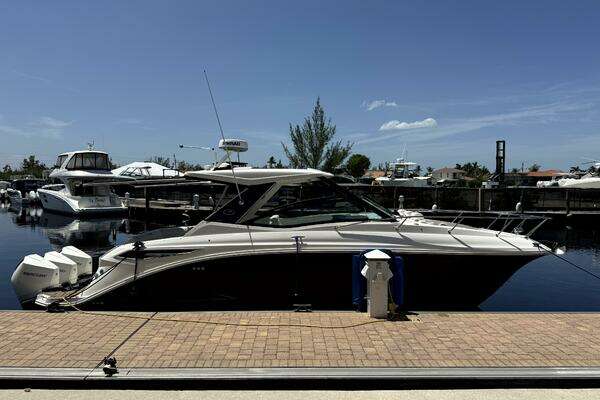 Sea Ray 320 OB Yacht For Sale