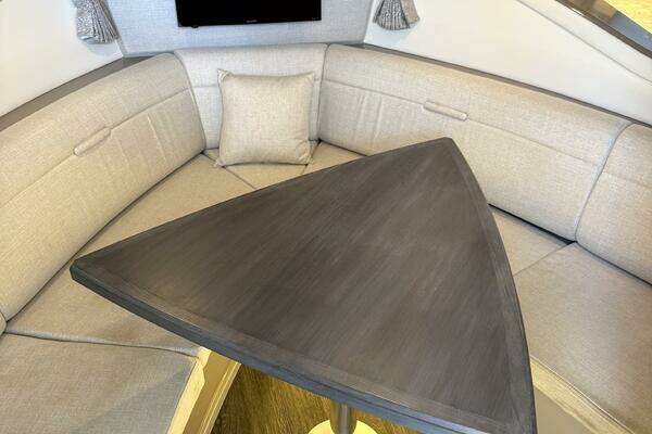Sea Ray 320 OB Yacht For Sale