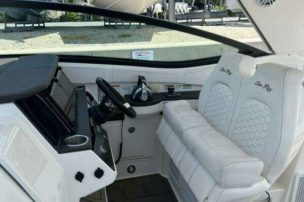 Sea Ray 320 OB Yacht For Sale