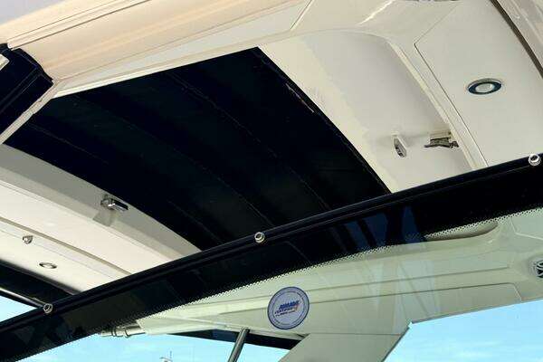 Sea Ray 320 OB Yacht For Sale