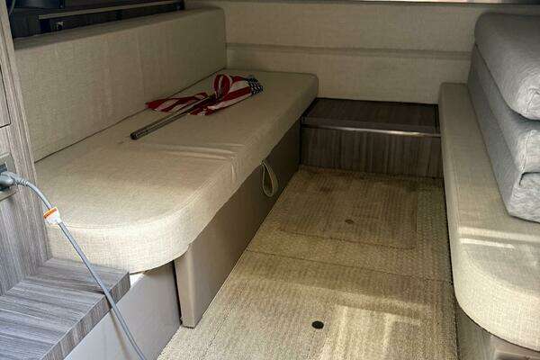 Sea Ray 320 OB Yacht For Sale