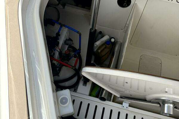 Sea Ray 320 OB Yacht For Sale