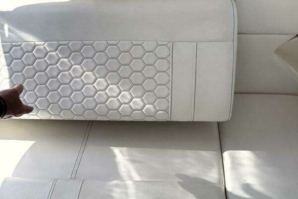 Sea Ray 320 OB Yacht For Sale