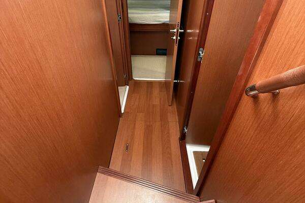 Beneteau 44 Swift Trawler Yacht For Sale