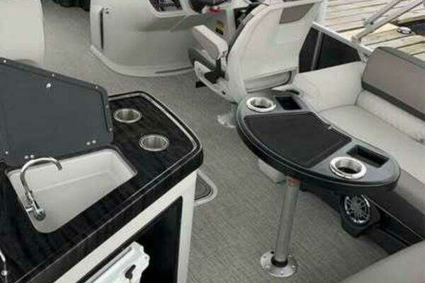 Photo of the 2023 Avalon 2385 LSZ