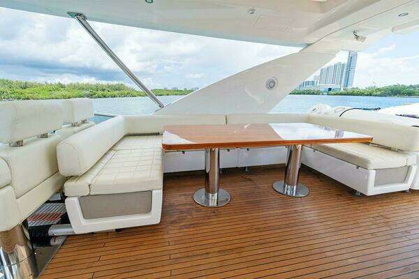 Azimut Flybridge Yacht For Sale