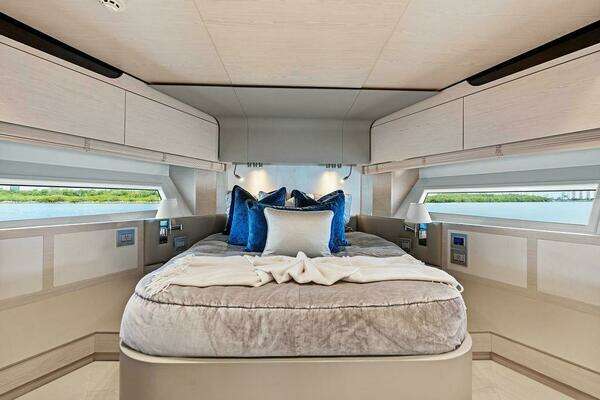 Azimut Flybridge Yacht For Sale