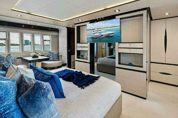 Azimut Flybridge Yacht For Sale