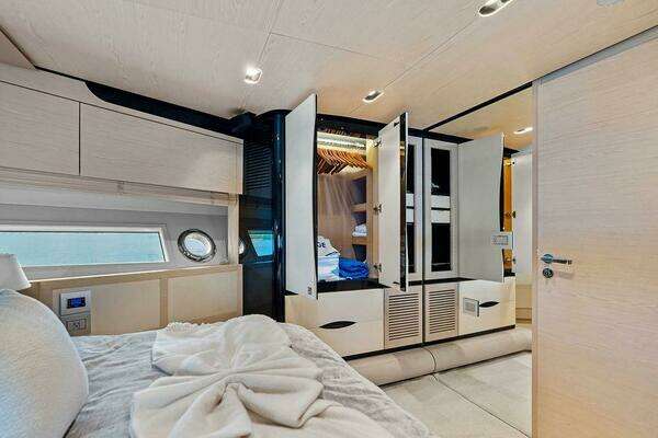 Azimut Flybridge Yacht For Sale